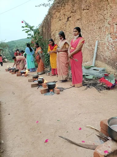 A moment of community prayer at the ashramam